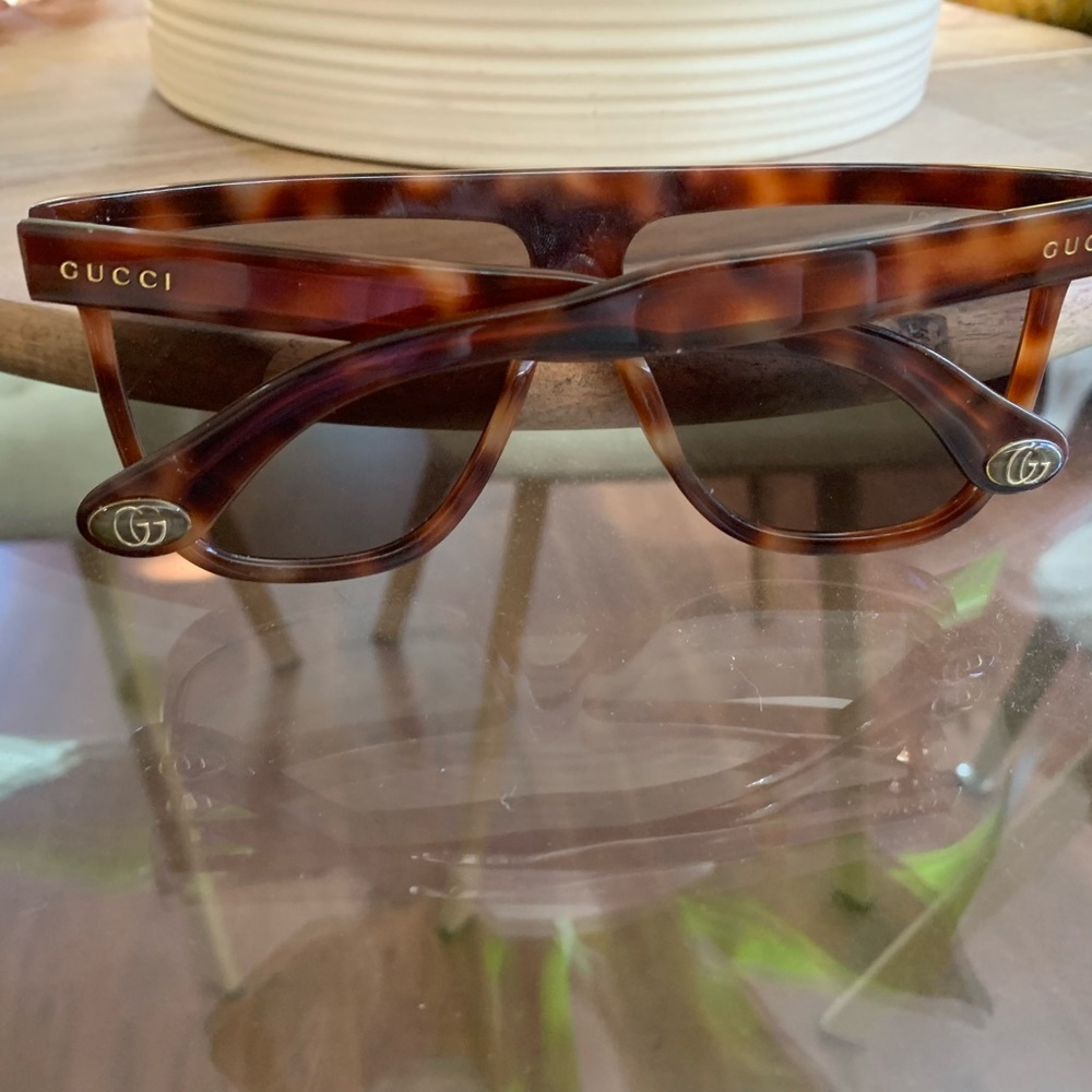 Gucci square top, round bottom sunglasses with velvet case